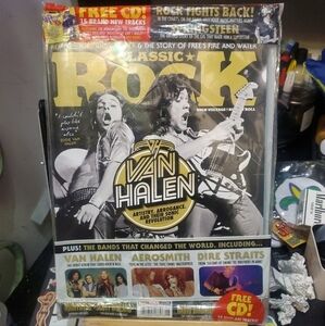 Classic Rock Magazine JUNE 2015 Van Halen Free CD NEWSSTAND EDITION
